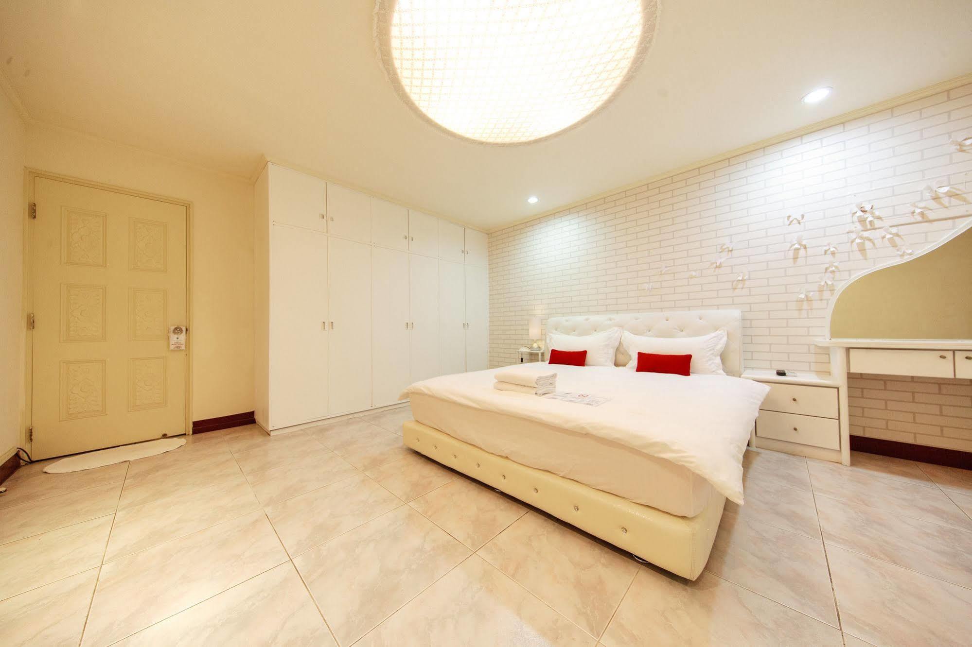 Ariyoshi Ya Apartment Tainan Exterior photo